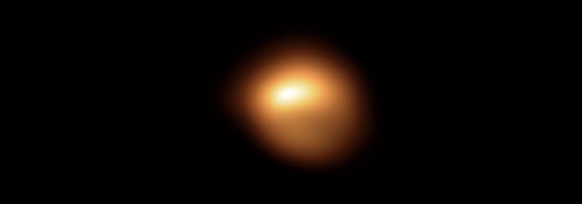 Les télescopes de l’ESO scrutent la baisse de luminosité de surface de l’étoile Bételgeuse